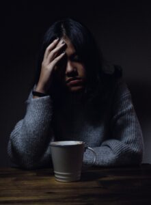 肩こりからくる頭痛の治し方。何故肩コリが頭痛の原因となるのか。