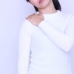 肩こり解消には顎を引け!顎を引くと慢性肩こりが治る理由。