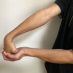 肘の外側の痛み。テニス肘の治療法と動作で気をつける事。